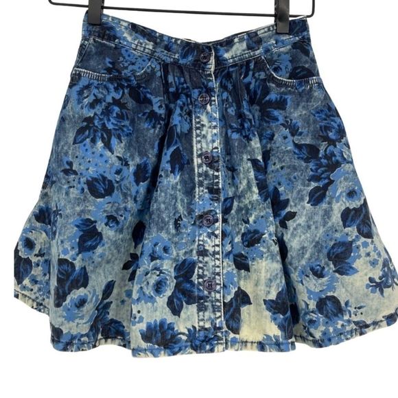 Topshop Dresses & Skirts - Topshop bleached denim floral button front skirt
